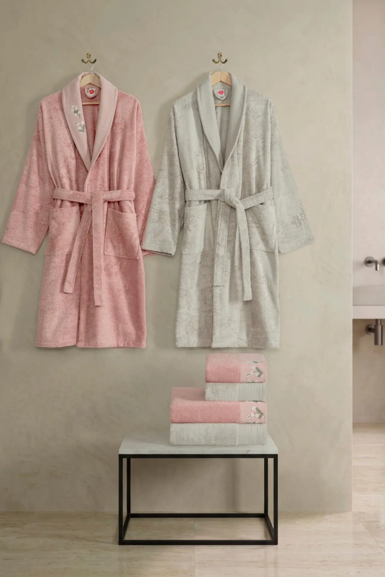 Cotton Box Pure Nakışlı Aile Bornoz Seti